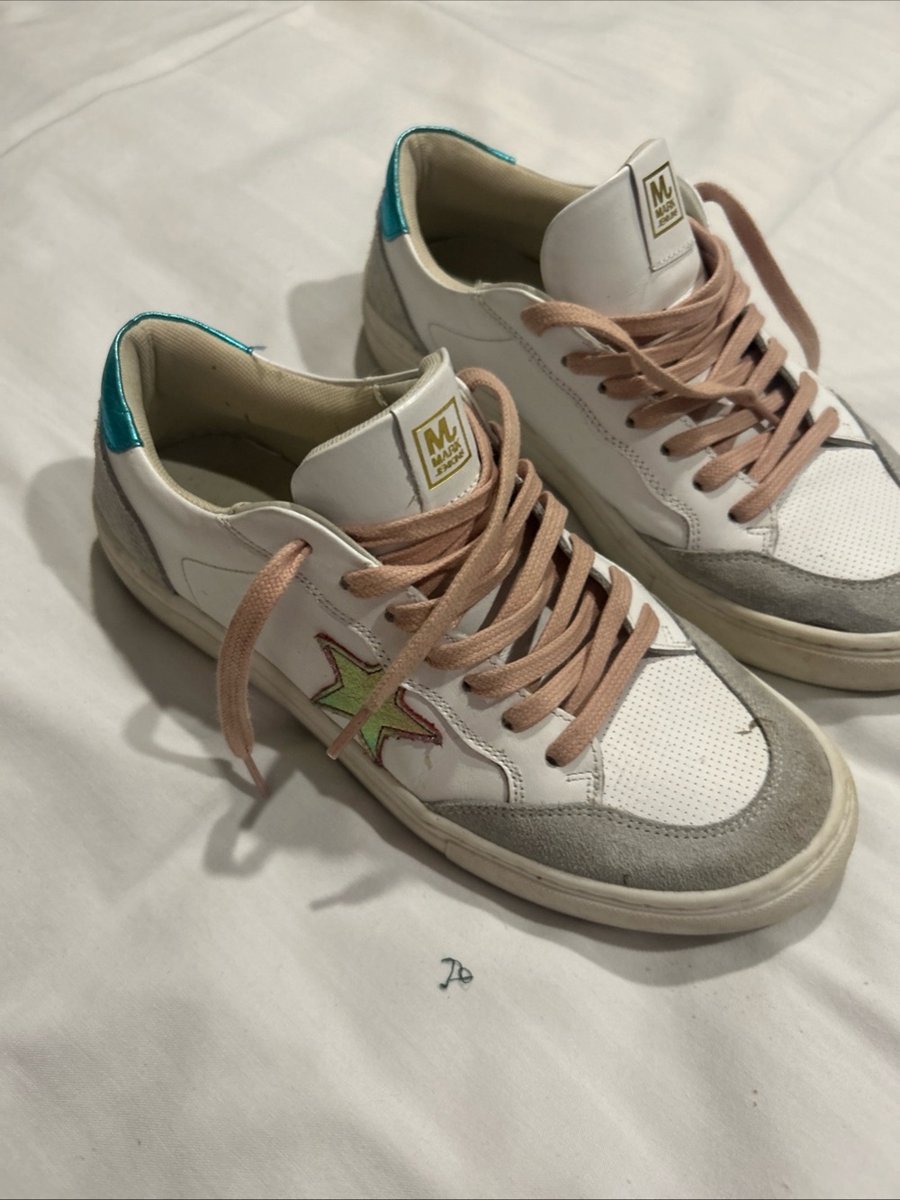 White Leather Men’s Sneakers with Pink Laces and Green Star Accent